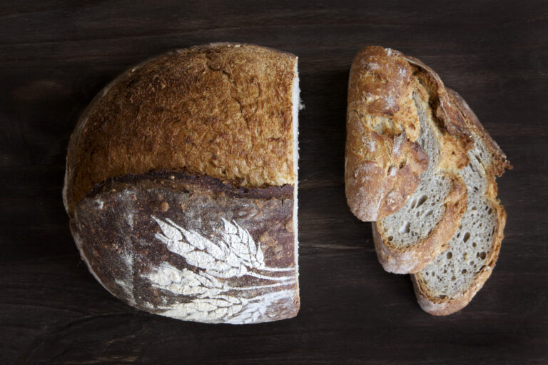 Pain au levain, mélilot et feuille de catherinette
